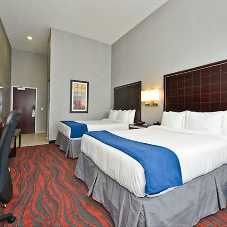 Holiday Inn Express & Suites Utica By Ihg Rum bild