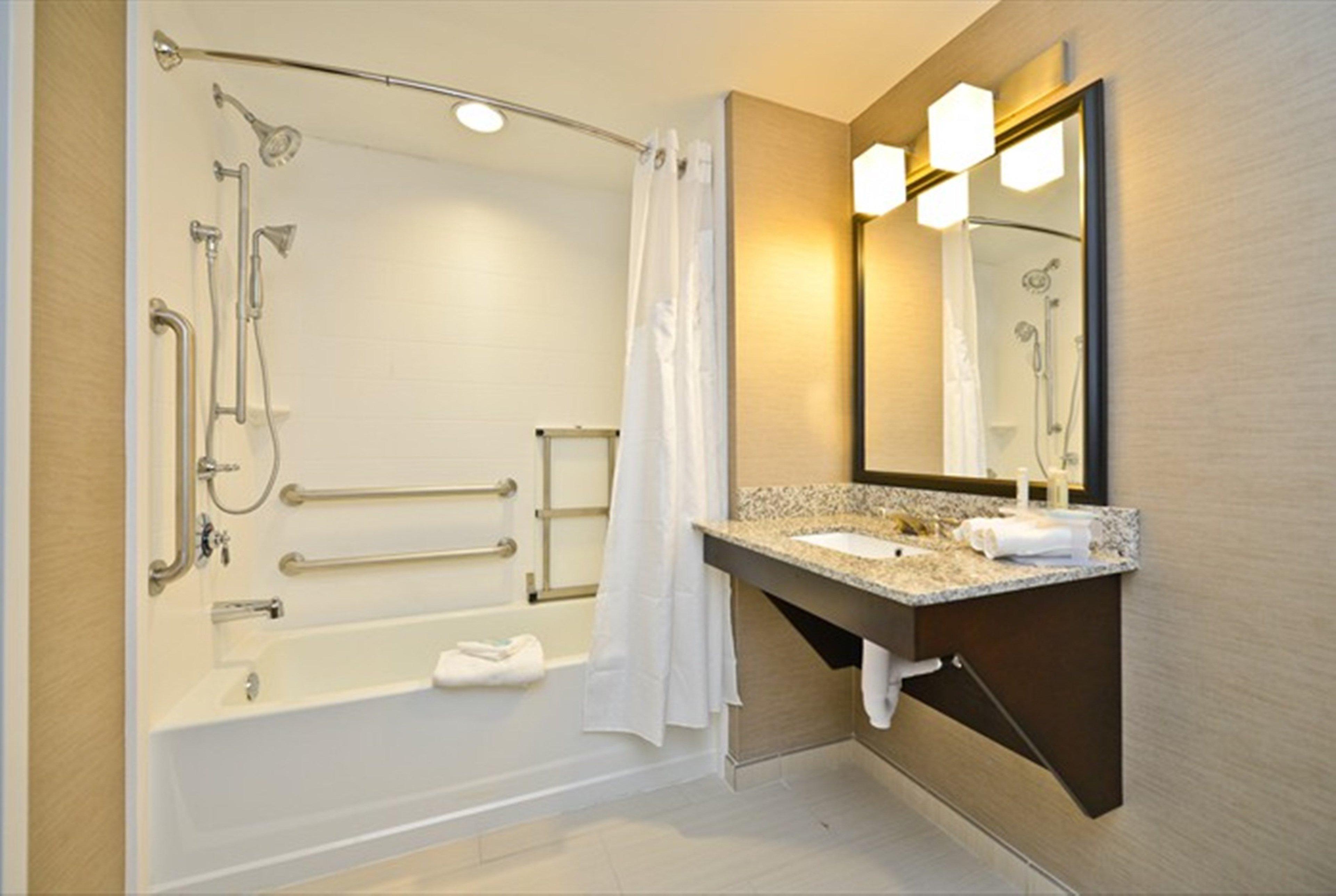 Holiday Inn Express & Suites Utica By Ihg Exteriör bild