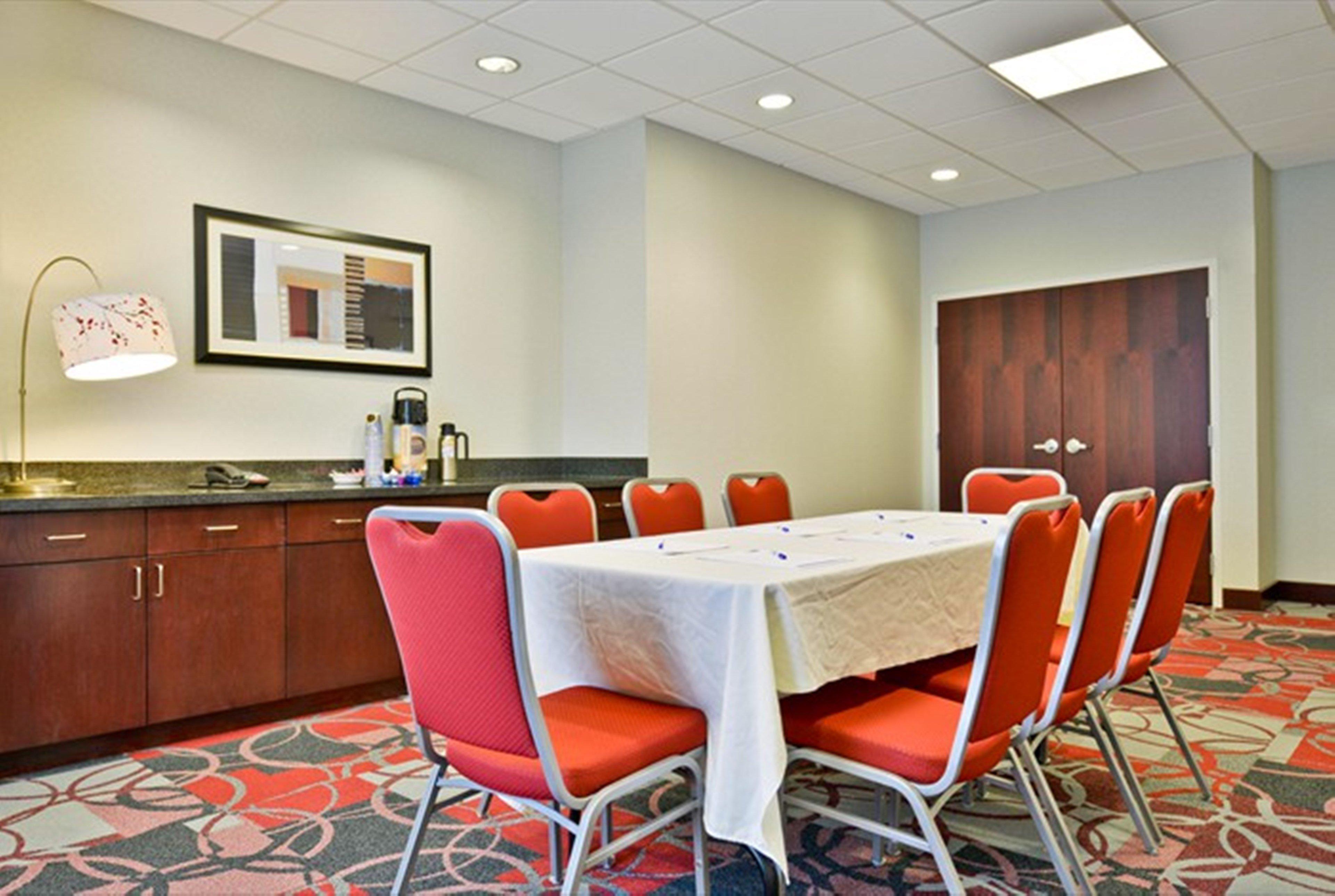 Holiday Inn Express & Suites Utica By Ihg Business bild