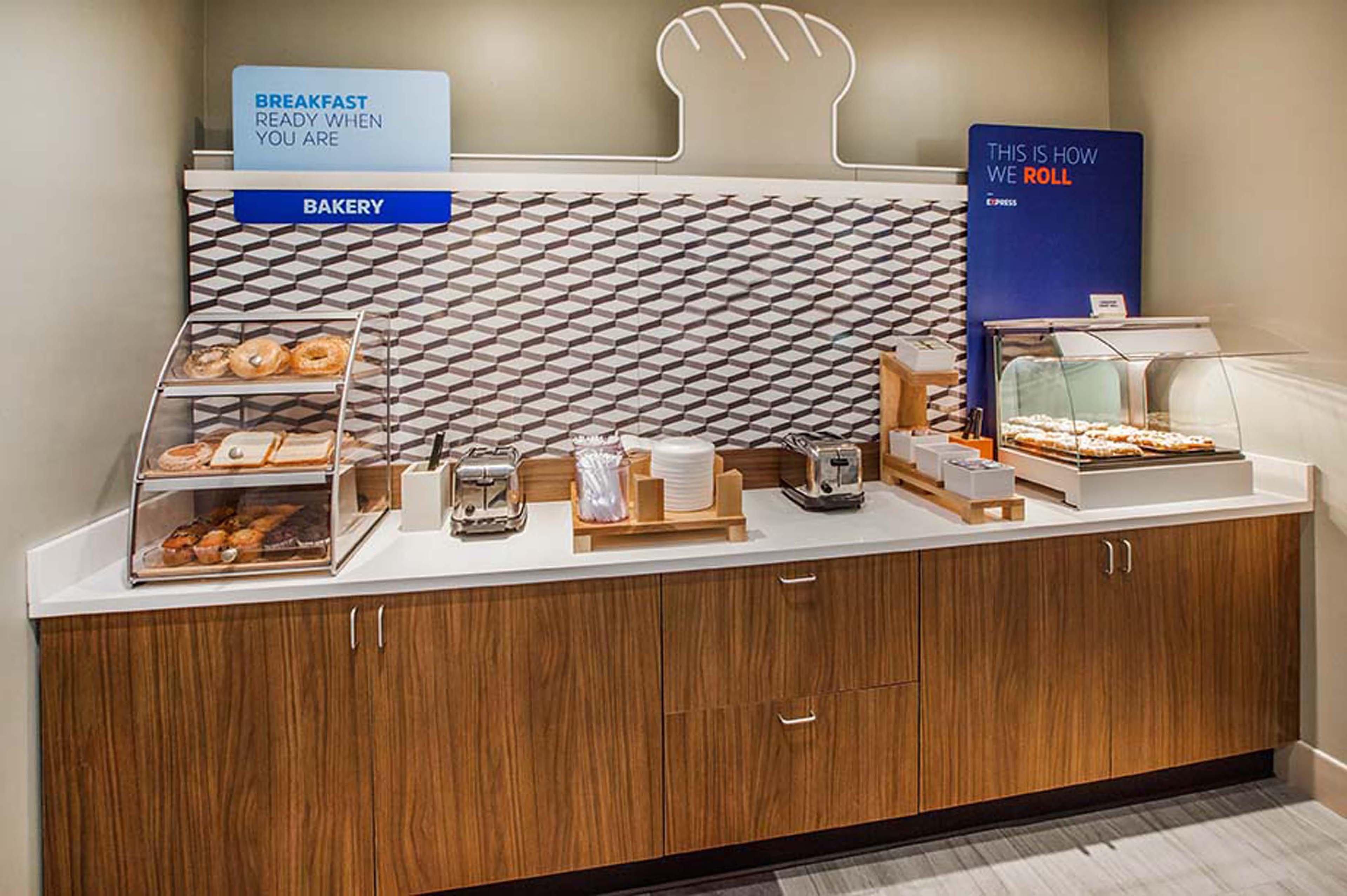 Holiday Inn Express & Suites Utica By Ihg Exteriör bild
