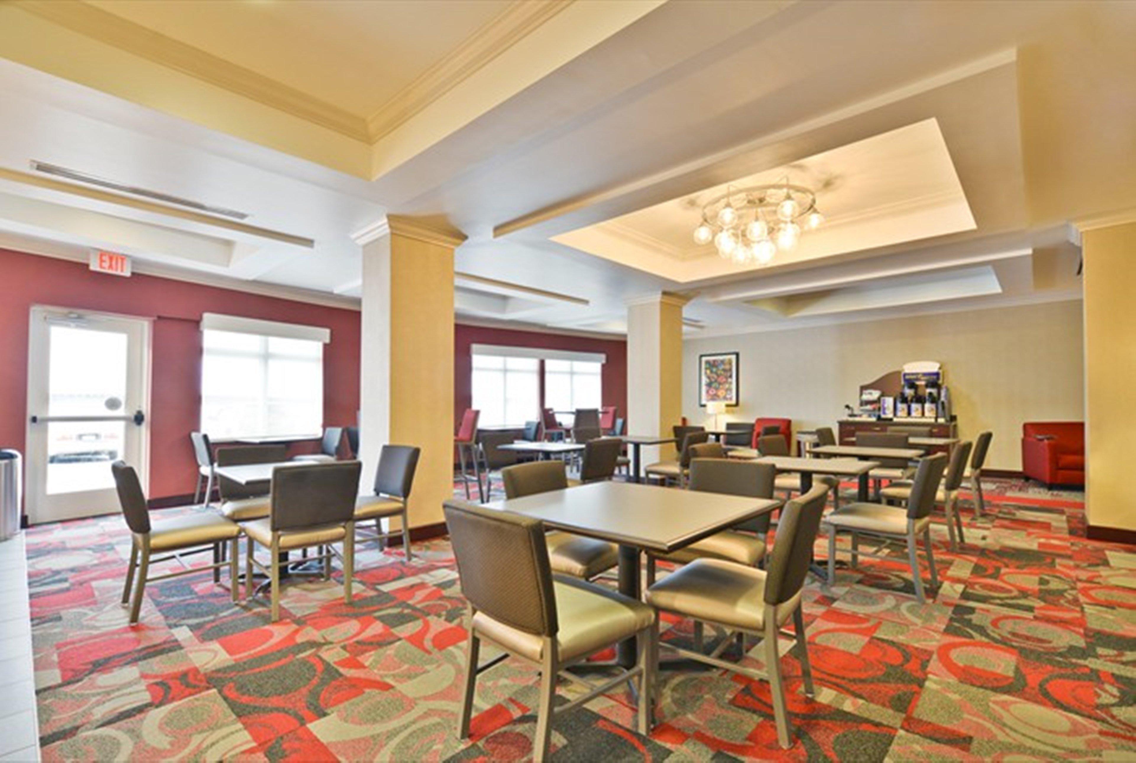 Holiday Inn Express & Suites Utica By Ihg Exteriör bild