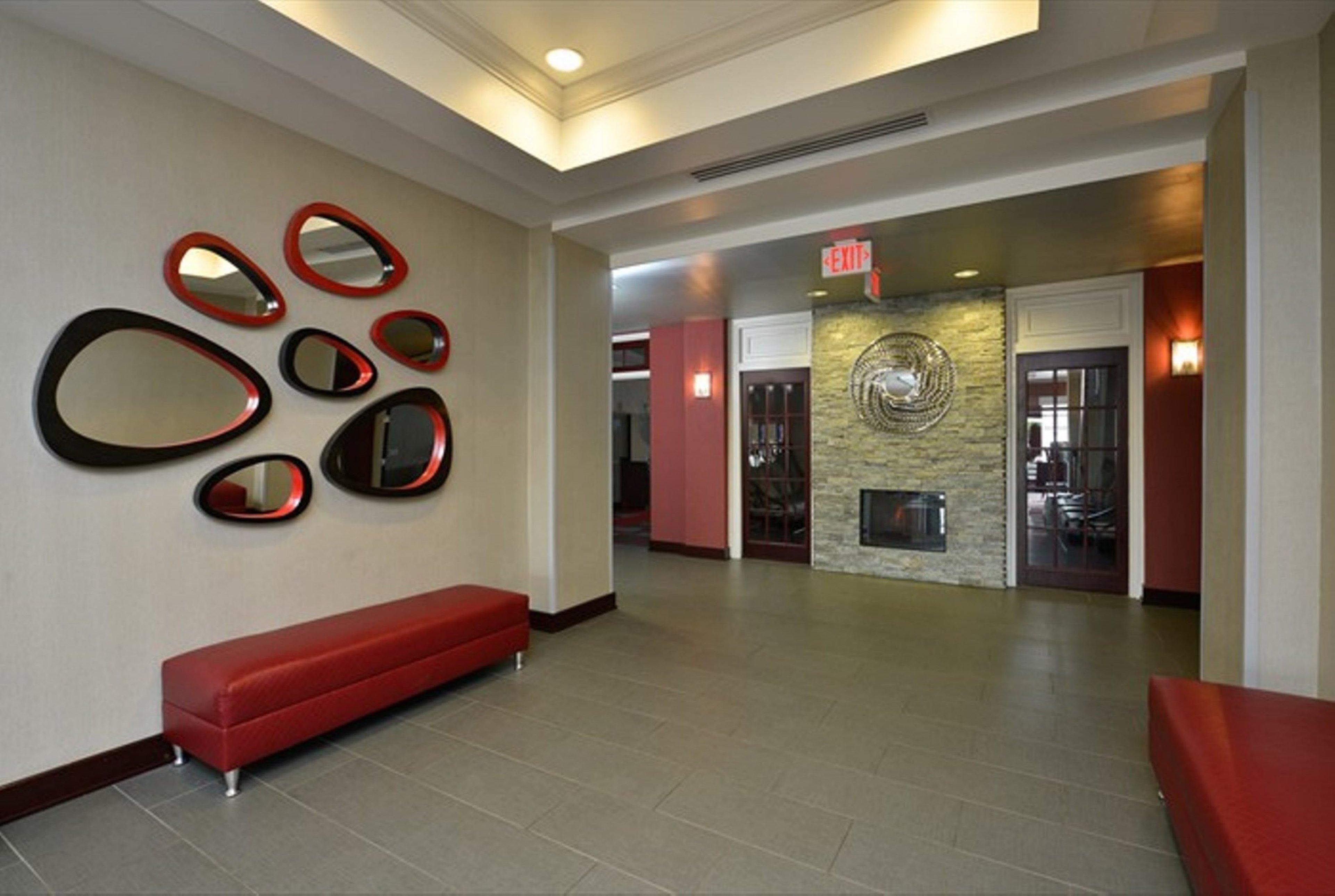 Holiday Inn Express & Suites Utica By Ihg Exteriör bild