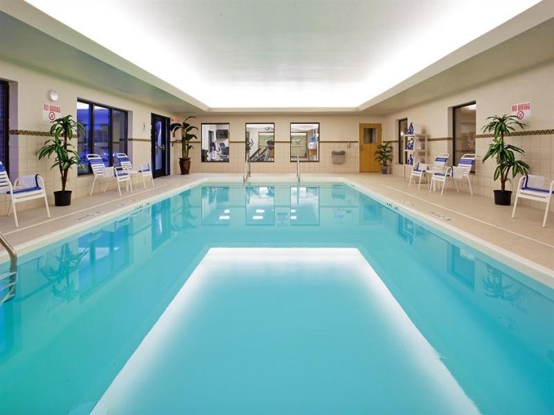 Holiday Inn Express & Suites Utica By Ihg Exteriör bild