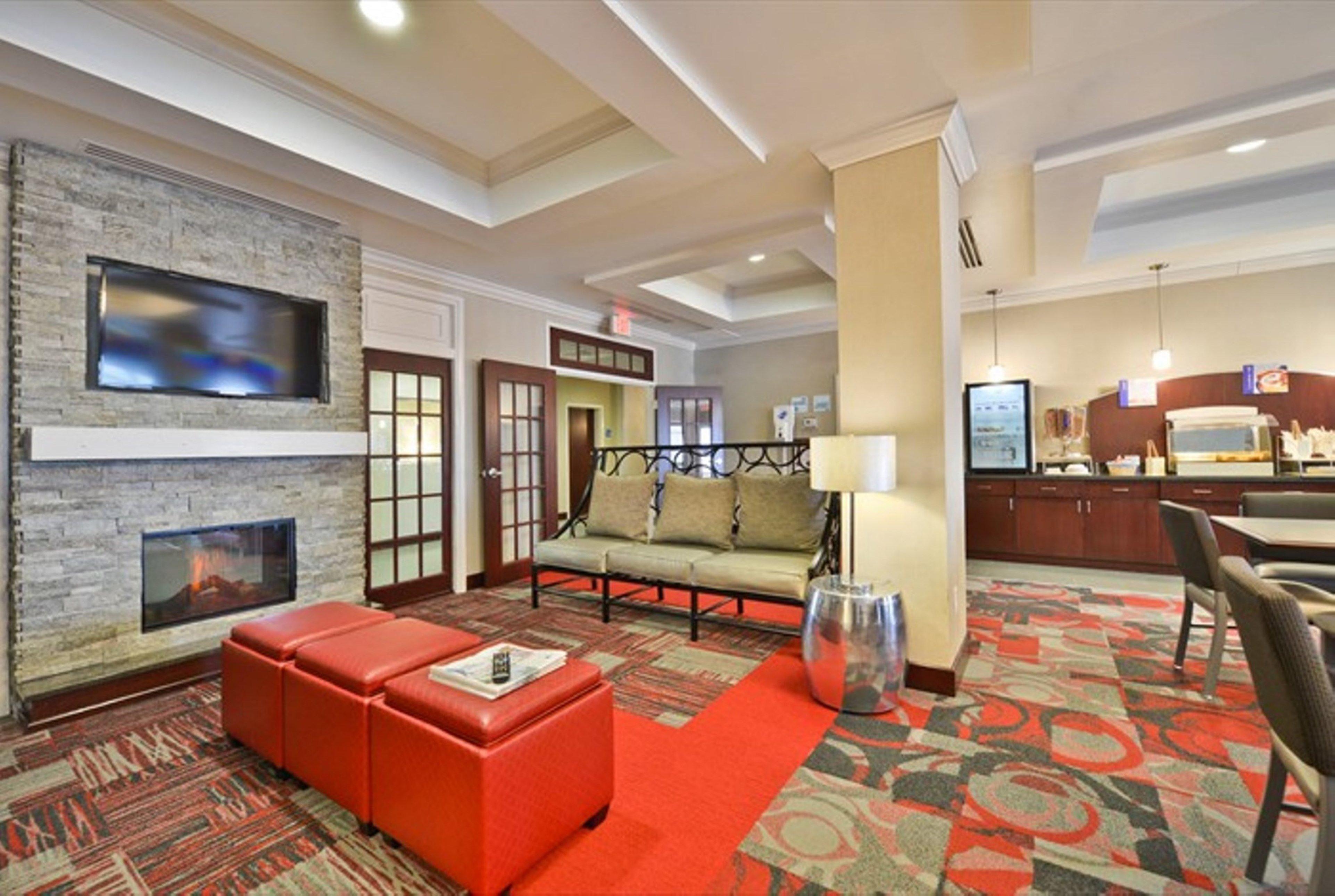 Holiday Inn Express & Suites Utica By Ihg Exteriör bild
