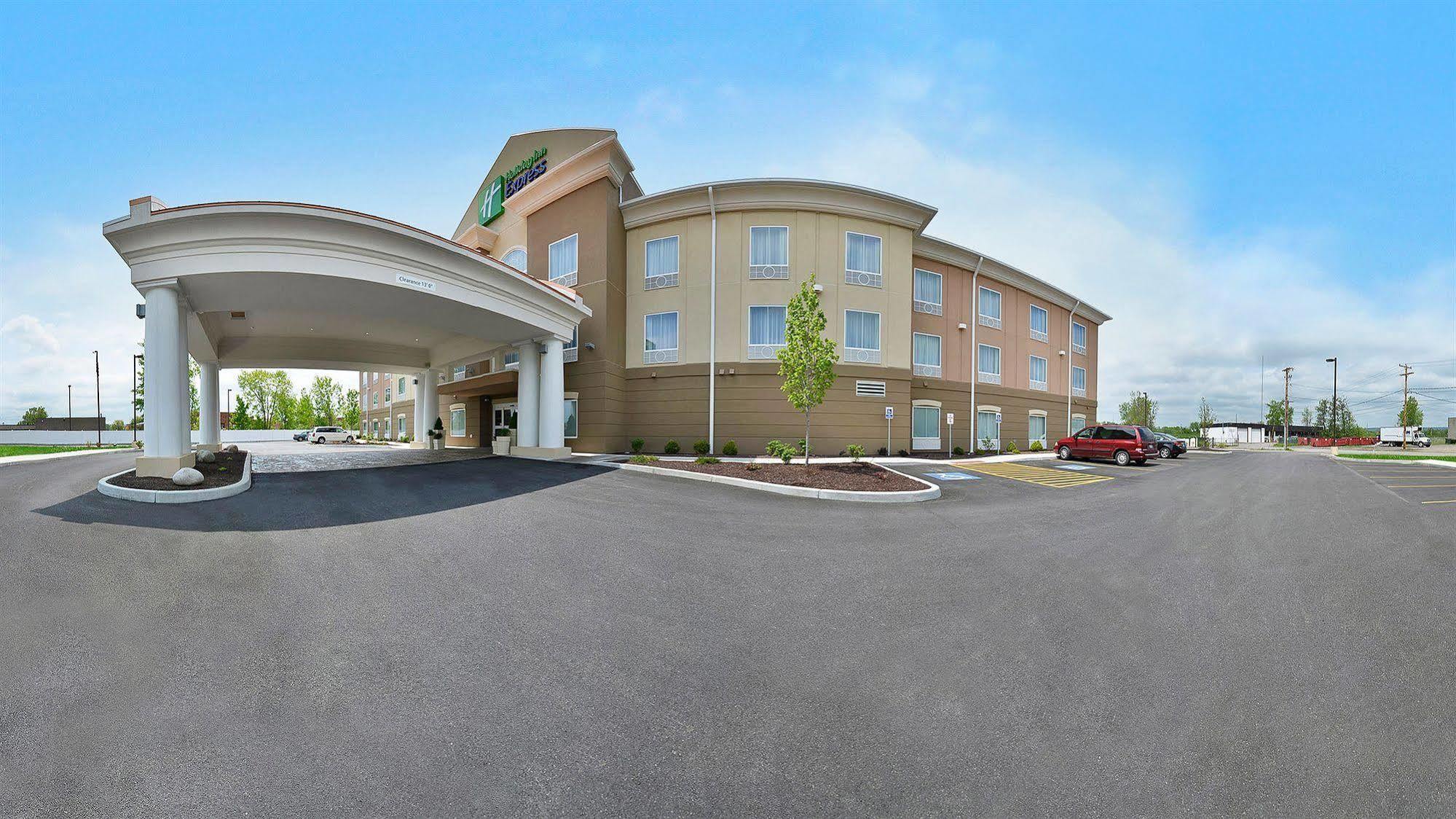 Holiday Inn Express & Suites Utica By Ihg Exteriör bild
