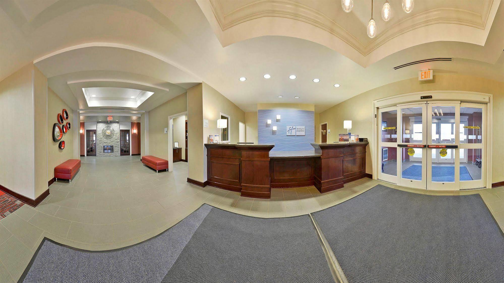 Holiday Inn Express & Suites Utica By Ihg Exteriör bild