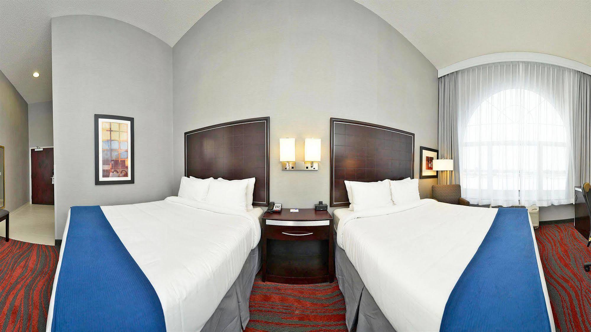 Holiday Inn Express & Suites Utica By Ihg Exteriör bild