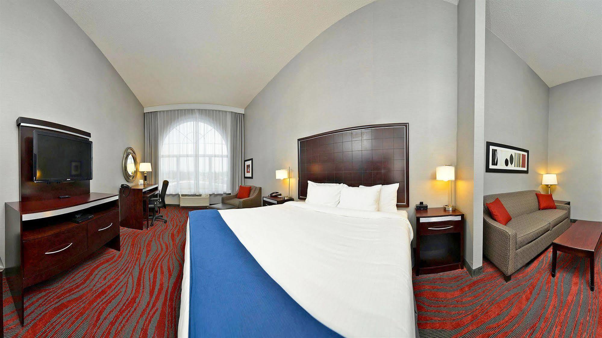 Holiday Inn Express & Suites Utica By Ihg Exteriör bild