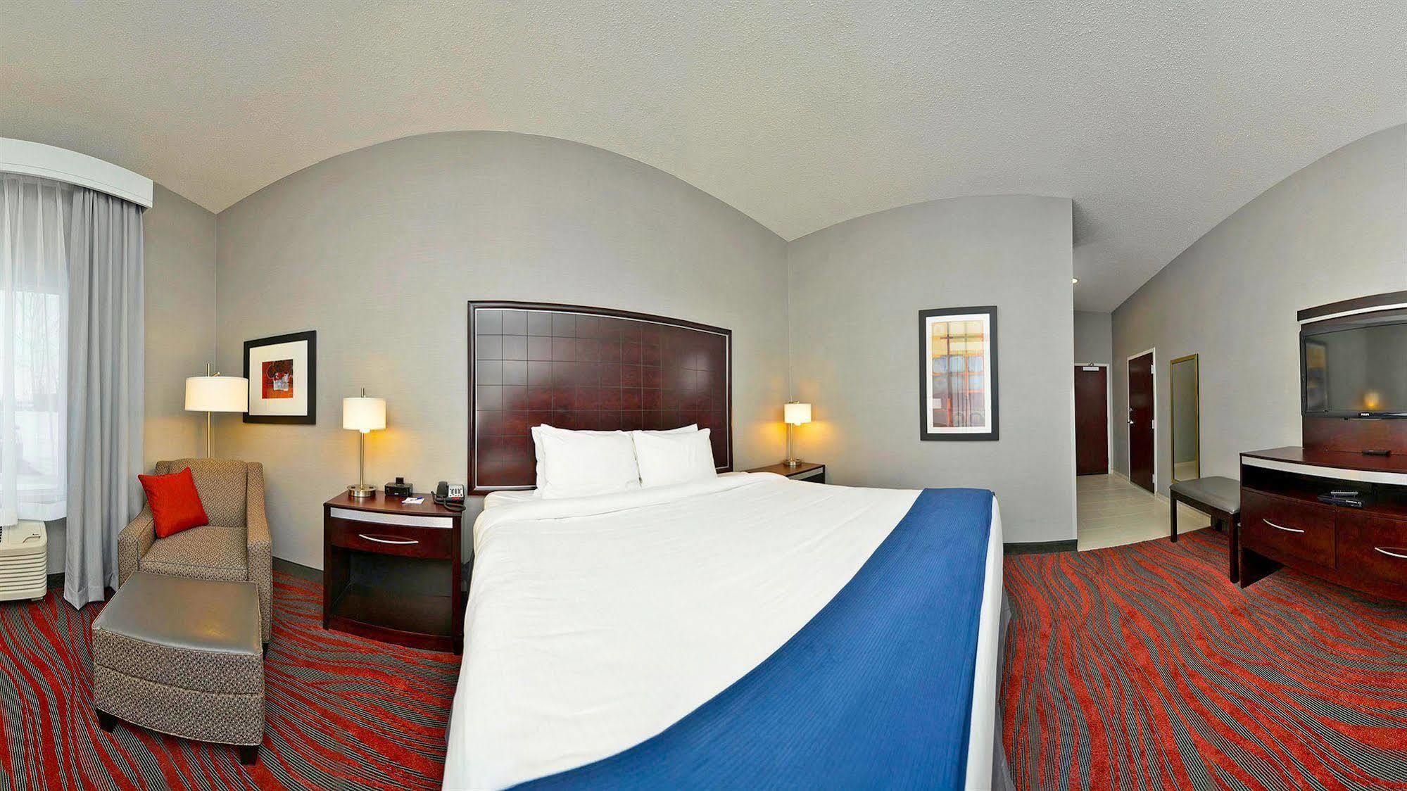 Holiday Inn Express & Suites Utica By Ihg Exteriör bild