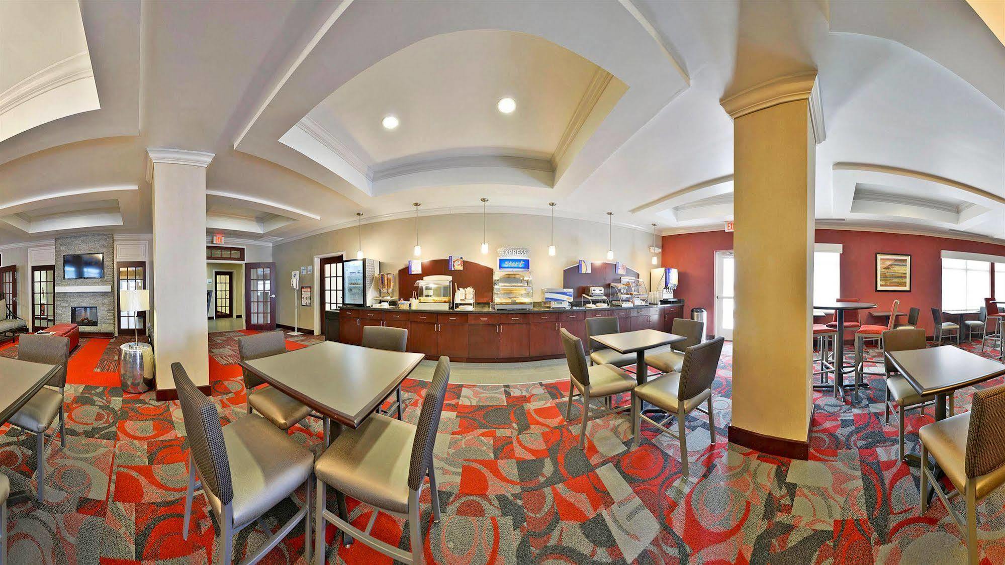 Holiday Inn Express & Suites Utica By Ihg Exteriör bild